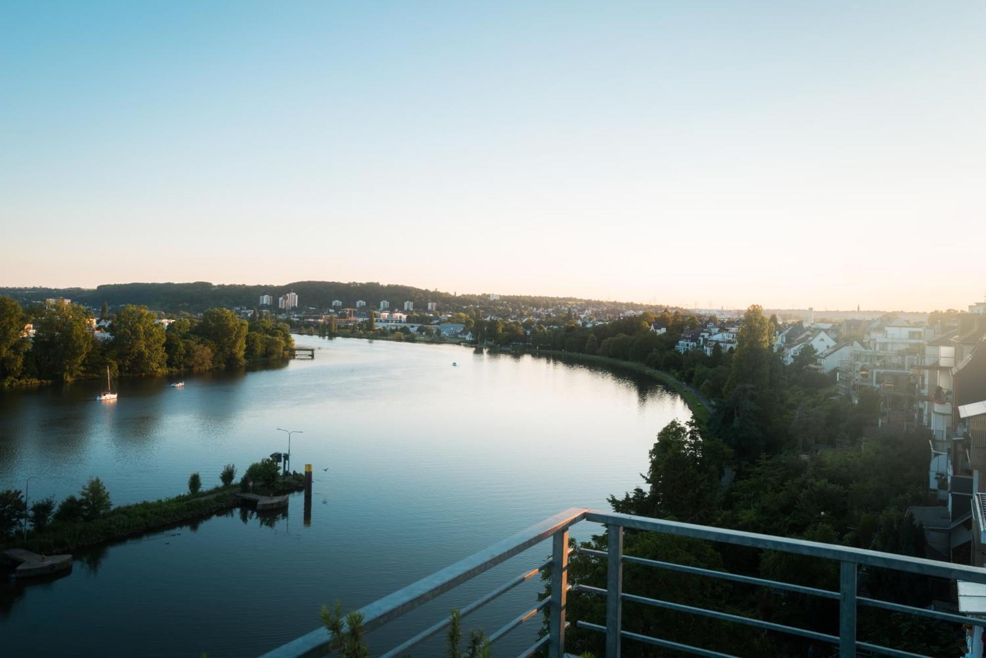 Penthouse Wohnung Mit Schoenem Moselblick In Metternich Koblenz  Bagian luar foto