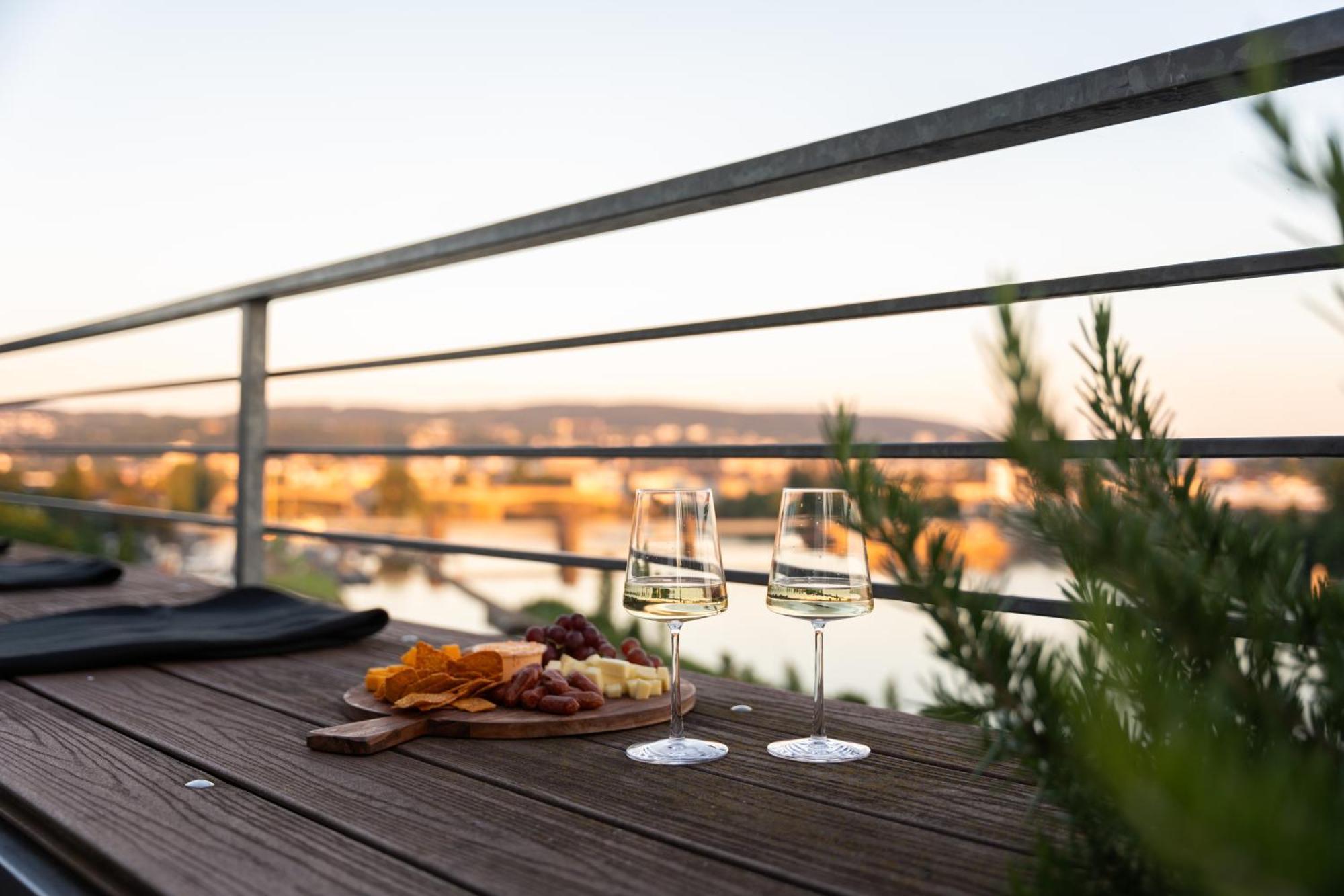 Penthouse Wohnung Mit Schoenem Moselblick In Metternich Koblenz  Bagian luar foto