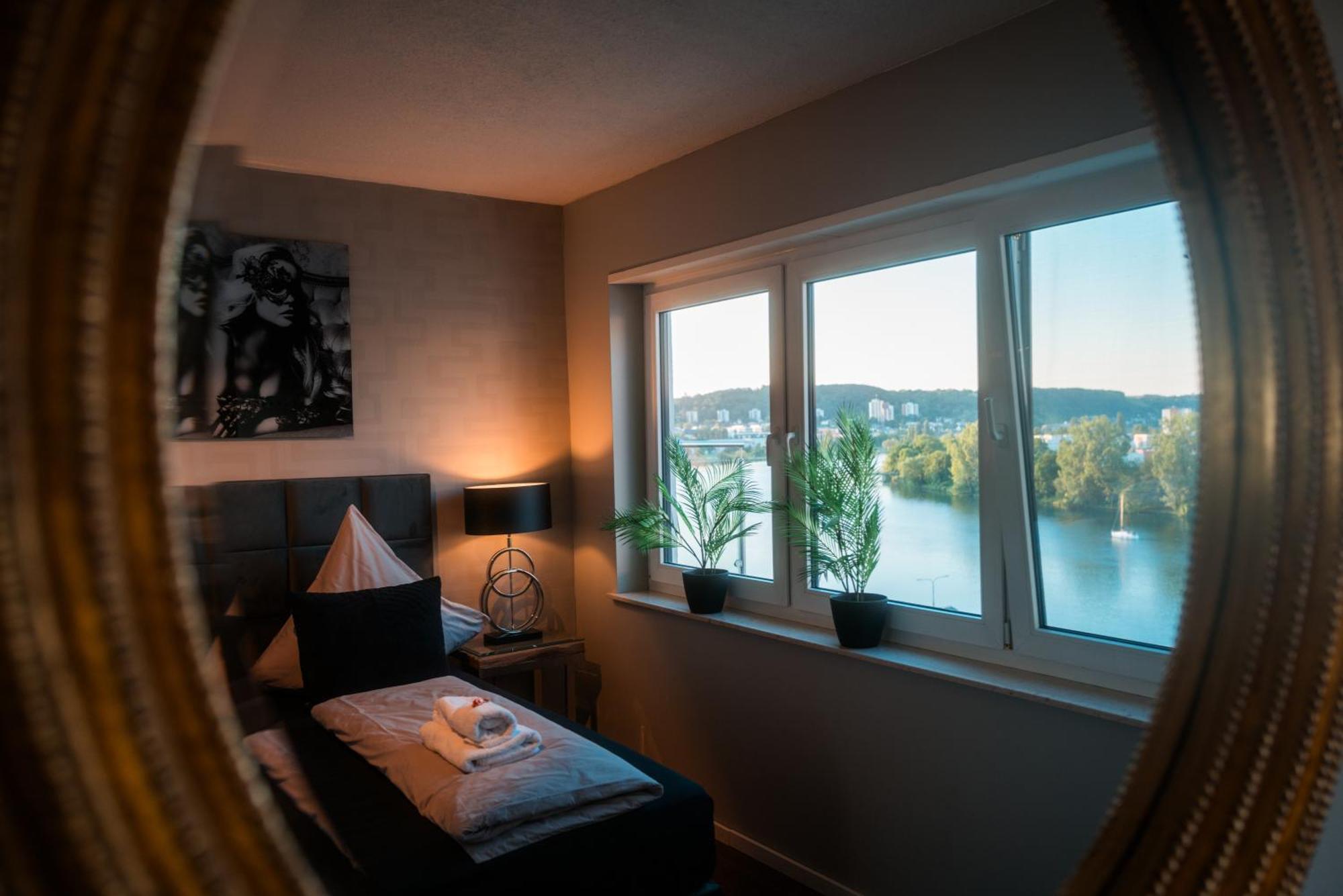 Penthouse Wohnung Mit Schoenem Moselblick In Metternich Koblenz  Bagian luar foto