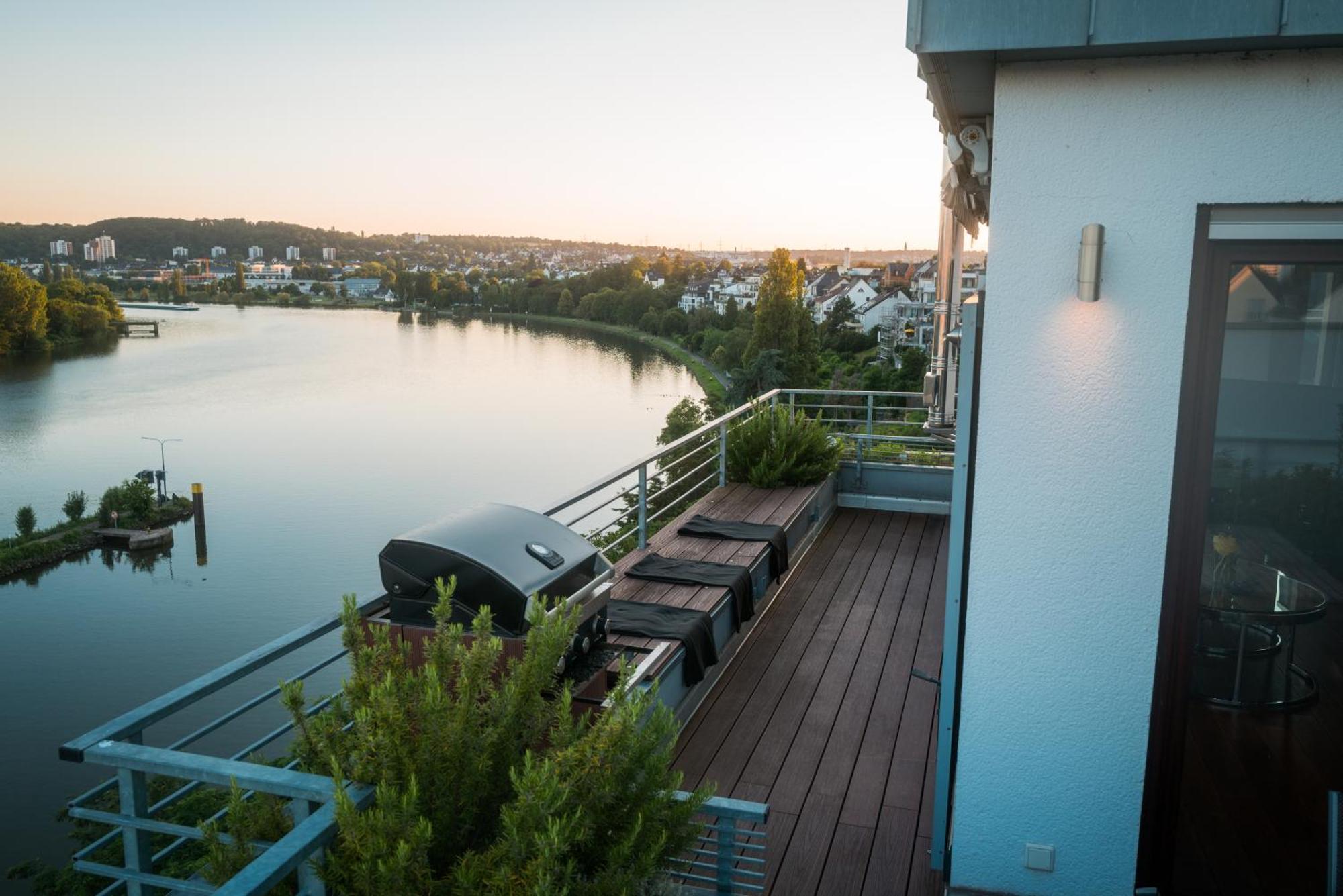Penthouse Wohnung Mit Schoenem Moselblick In Metternich Koblenz  Bagian luar foto