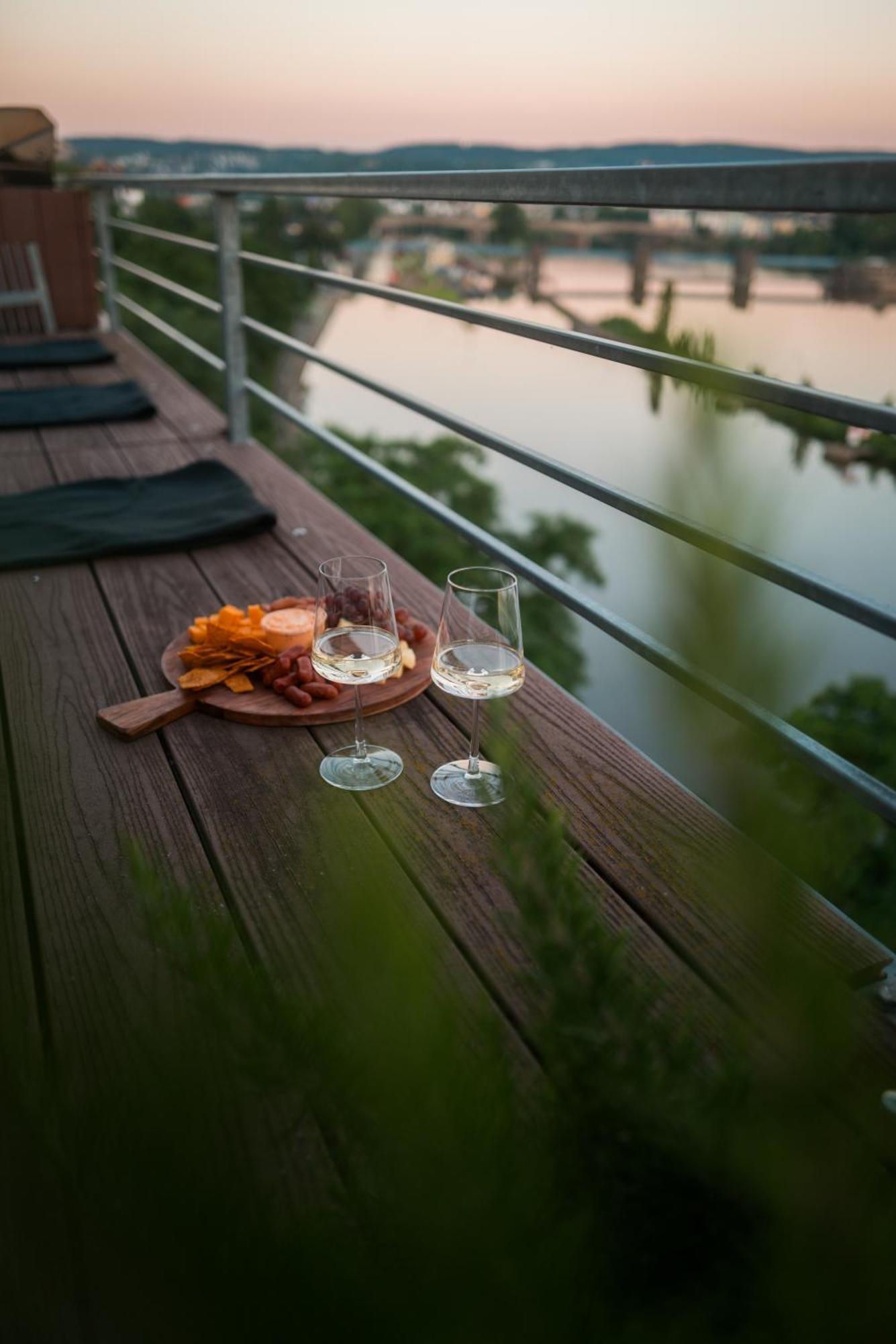 Penthouse Wohnung Mit Schoenem Moselblick In Metternich Koblenz  Bagian luar foto