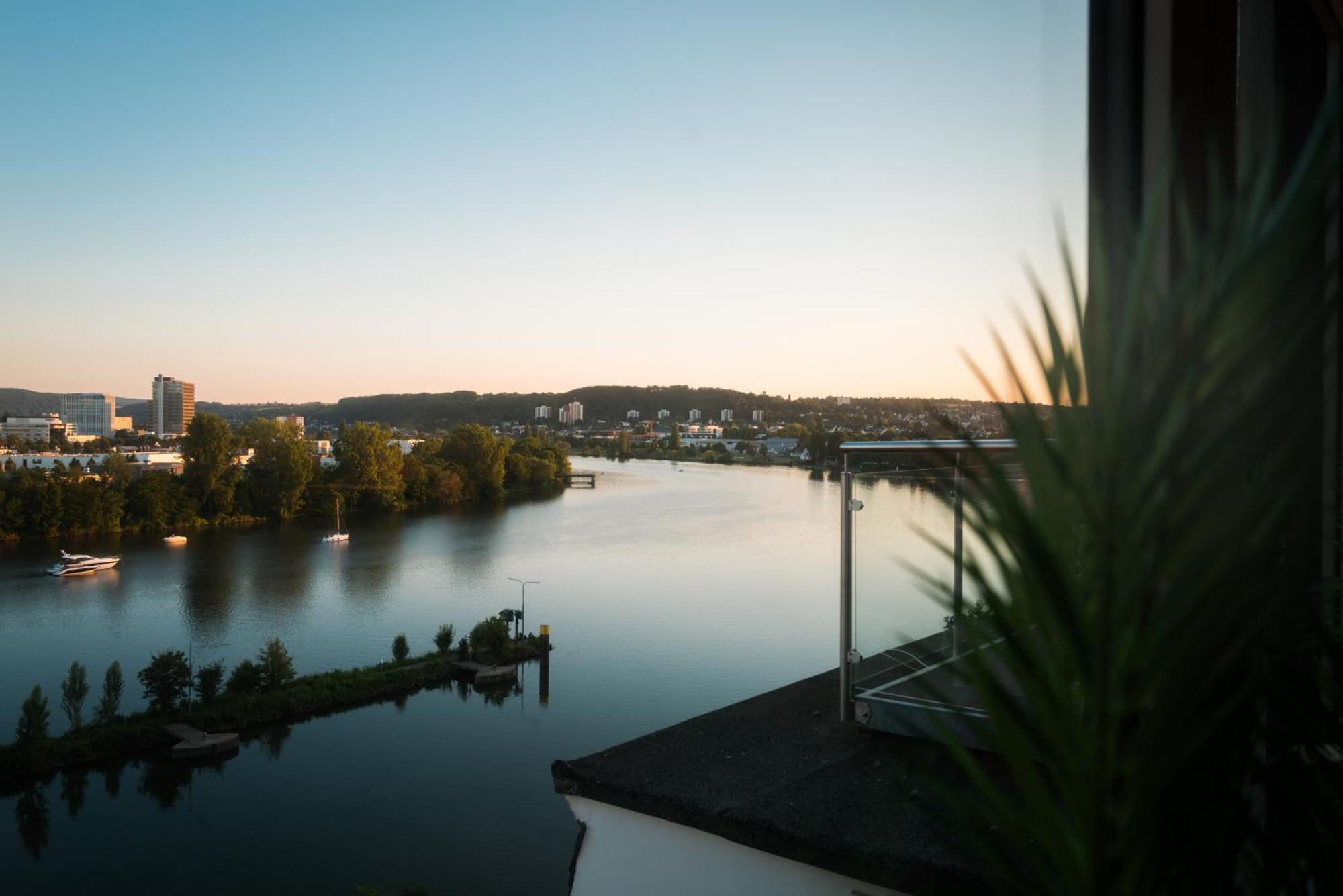 Penthouse Wohnung Mit Schoenem Moselblick In Metternich Koblenz  Bagian luar foto
