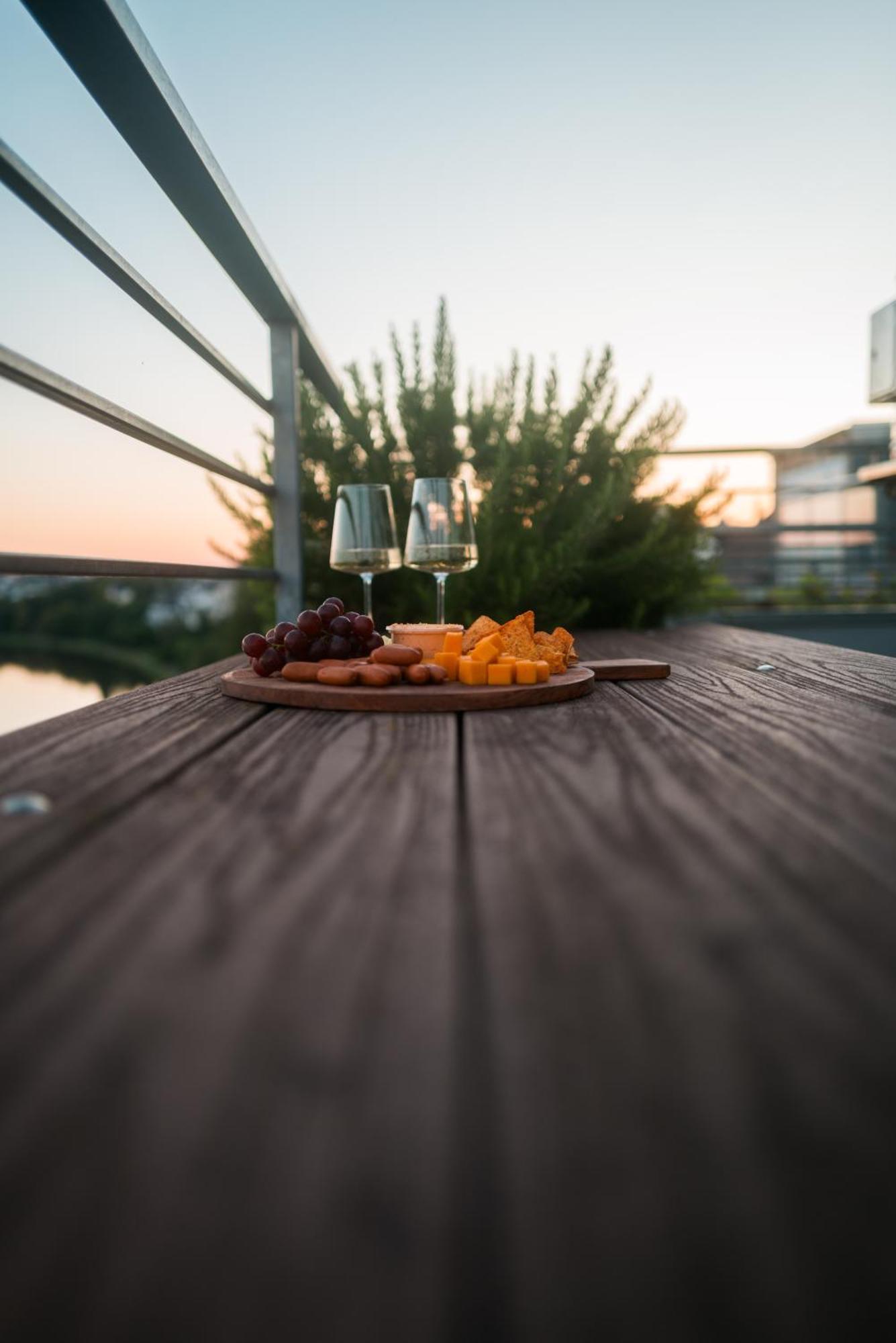 Penthouse Wohnung Mit Schoenem Moselblick In Metternich Koblenz  Bagian luar foto