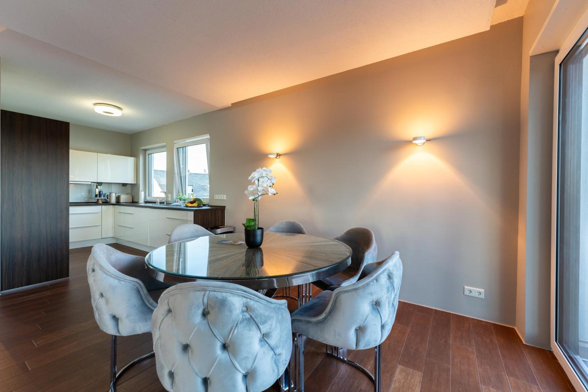 Penthouse Wohnung Mit Schoenem Moselblick In Metternich Koblenz  Bagian luar foto
