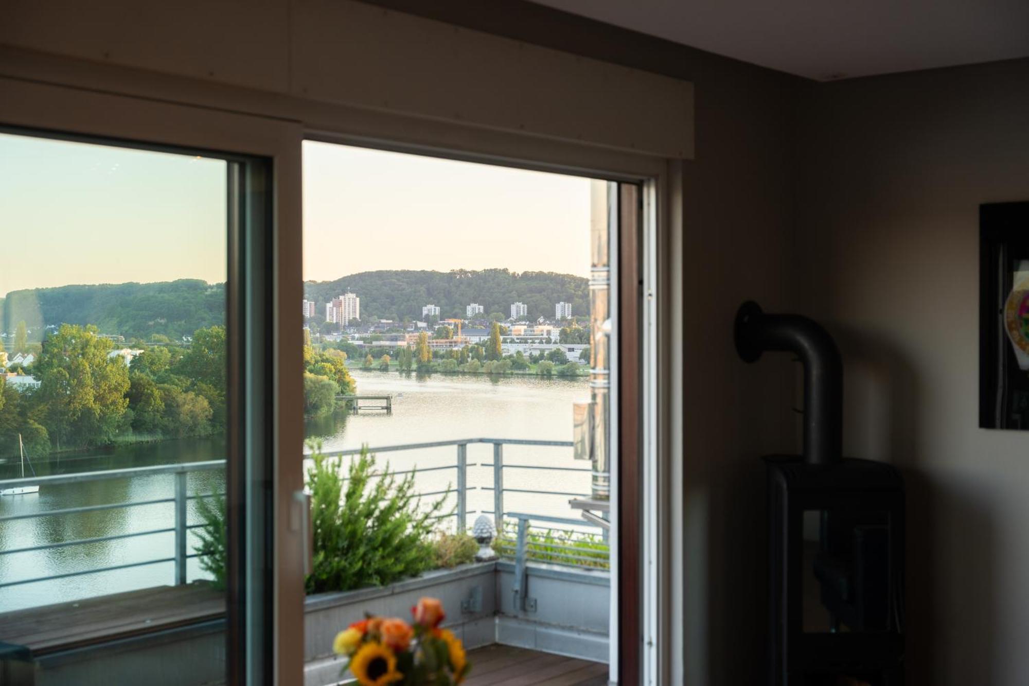 Penthouse Wohnung Mit Schoenem Moselblick In Metternich Koblenz  Bagian luar foto