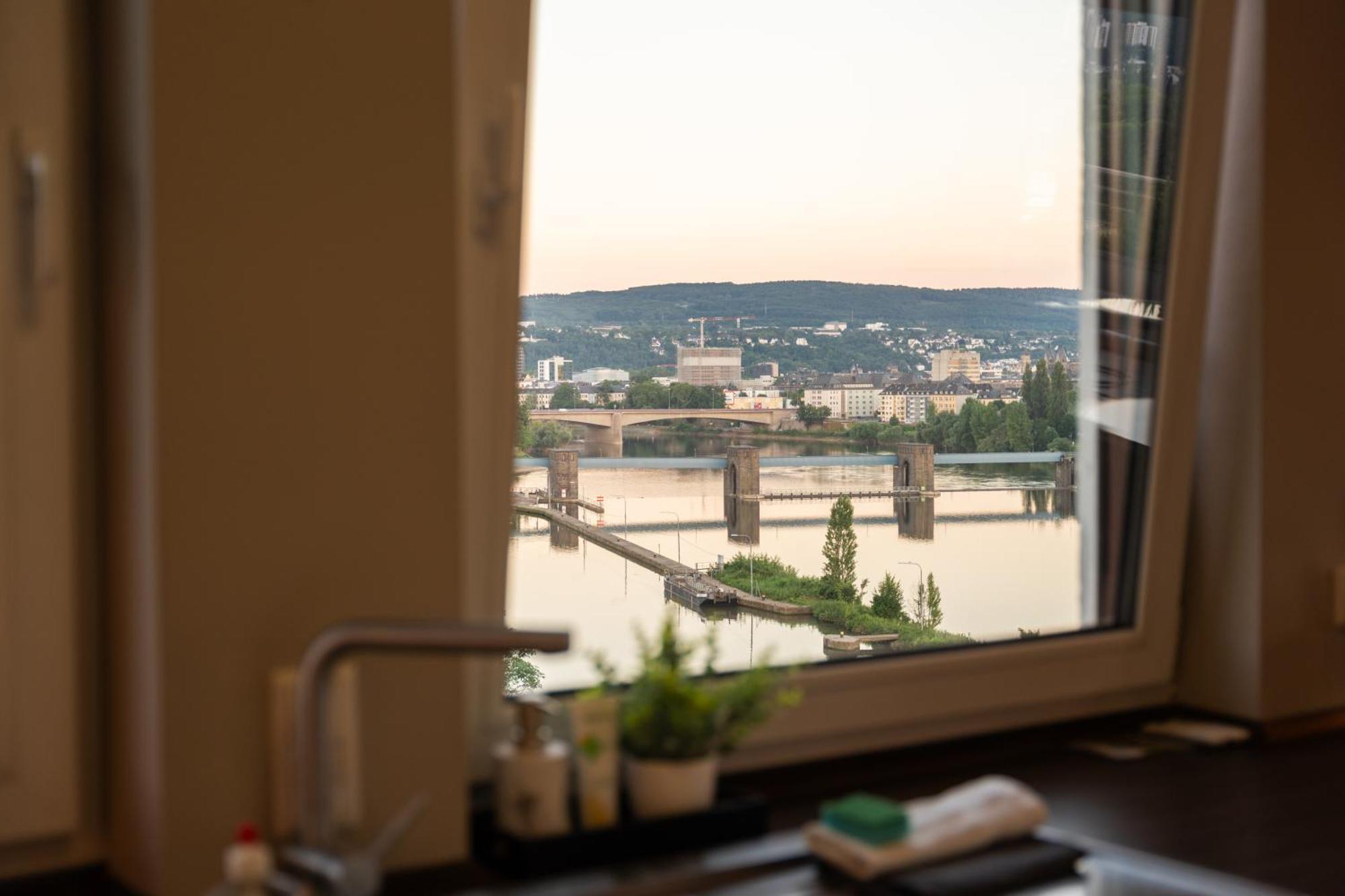 Penthouse Wohnung Mit Schoenem Moselblick In Metternich Koblenz  Bagian luar foto