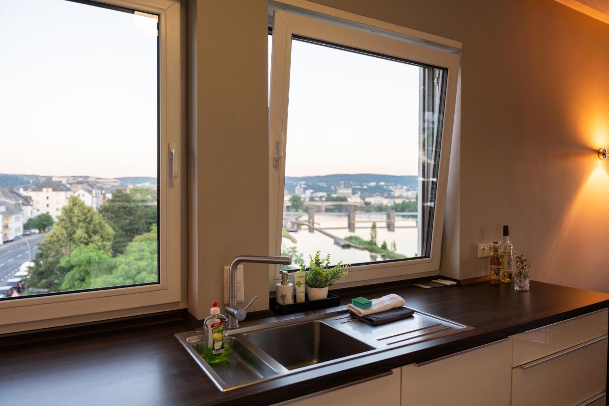 Penthouse Wohnung Mit Schoenem Moselblick In Metternich Koblenz  Bagian luar foto