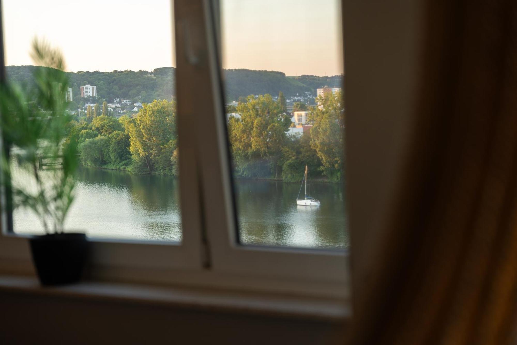 Penthouse Wohnung Mit Schoenem Moselblick In Metternich Koblenz  Bagian luar foto