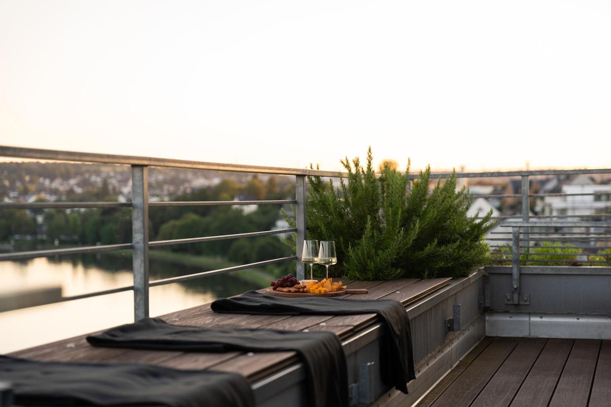 Penthouse Wohnung Mit Schoenem Moselblick In Metternich Koblenz  Bagian luar foto